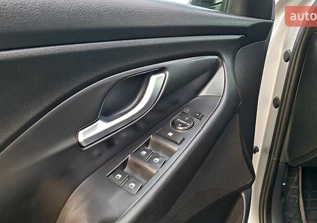 Серый Хендай Элантра, объемом двигателя 2 л и пробегом 86 тыс. км за 9999 $, фото 42 на Automoto.ua