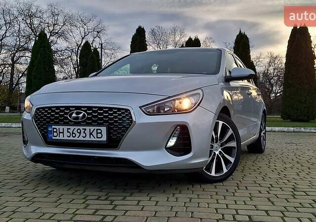 Серый Хендай Элантра, объемом двигателя 2 л и пробегом 86 тыс. км за 9999 $, фото 3 на Automoto.ua