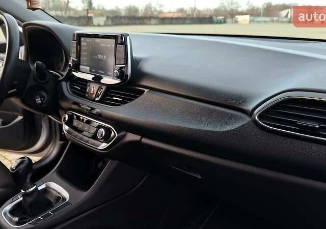 Серый Хендай Элантра, объемом двигателя 2 л и пробегом 86 тыс. км за 9999 $, фото 39 на Automoto.ua