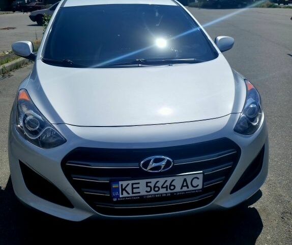 Серый Хендай Элантра, объемом двигателя 2 л и пробегом 160 тыс. км за 10500 $, фото 1 на Automoto.ua