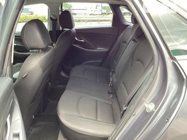 Сірий Хендай Елантра, об'ємом двигуна 2 л та пробігом 131 тис. км за 2600 $, фото 8 на Automoto.ua