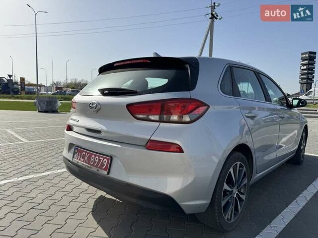 Серый Хендай Элантра, объемом двигателя 2 л и пробегом 175 тыс. км за 12700 $, фото 5 на Automoto.ua