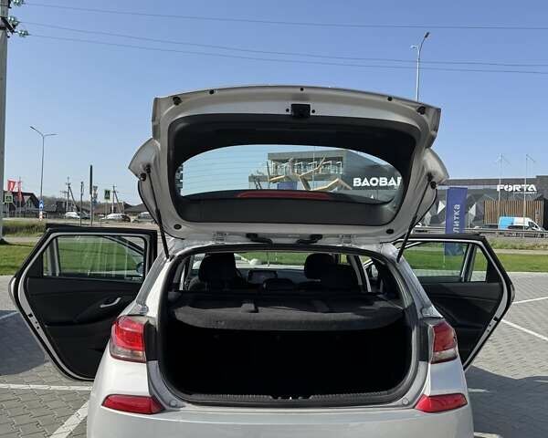 Серый Хендай Элантра, объемом двигателя 2 л и пробегом 175 тыс. км за 12700 $, фото 8 на Automoto.ua