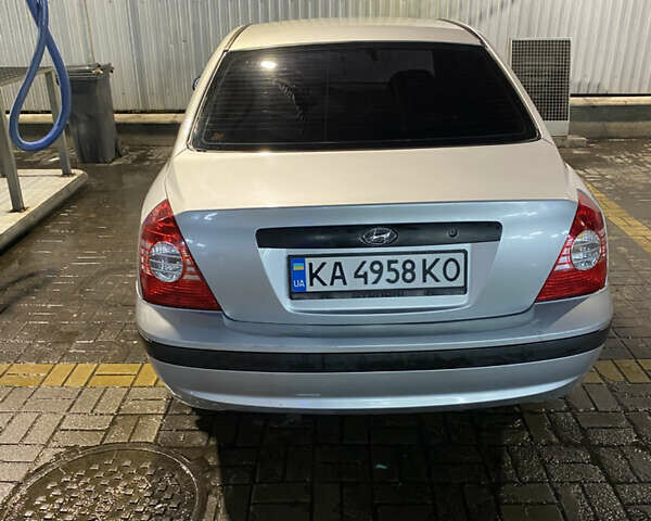 Сірий Хендай Елантра, об'ємом двигуна 1.98 л та пробігом 260 тис. км за 3100 $, фото 8 на Automoto.ua