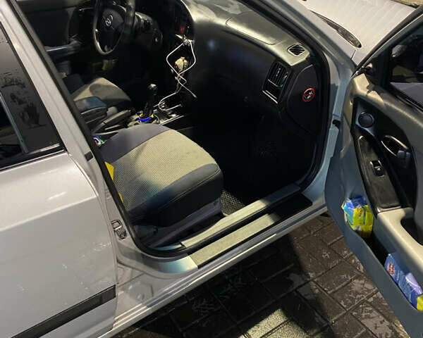 Сірий Хендай Елантра, об'ємом двигуна 1.98 л та пробігом 260 тис. км за 3100 $, фото 18 на Automoto.ua