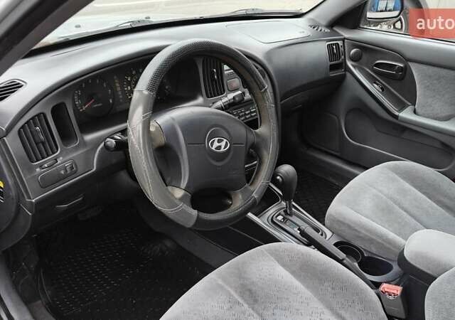 Сірий Хендай Елантра, об'ємом двигуна 2 л та пробігом 280 тис. км за 2500 $, фото 1 на Automoto.ua