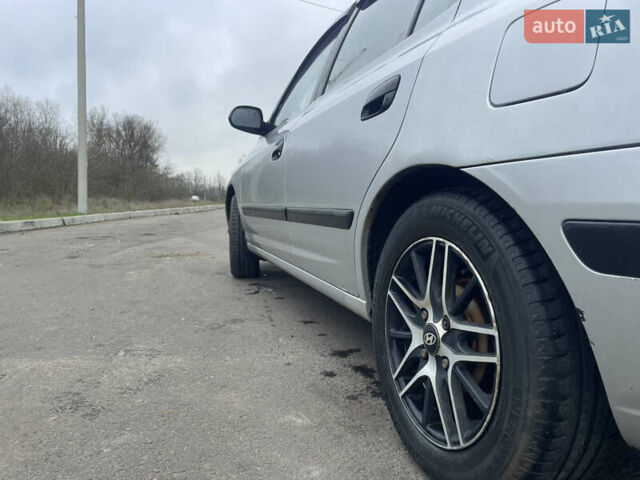 Серый Хендай Элантра, объемом двигателя 1.6 л и пробегом 249 тыс. км за 3400 $, фото 4 на Automoto.ua