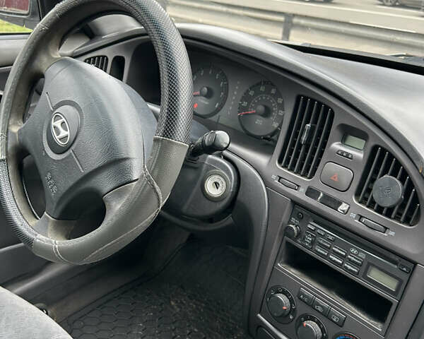 Сірий Хендай Елантра, об'ємом двигуна 2 л та пробігом 280 тис. км за 2500 $, фото 5 на Automoto.ua