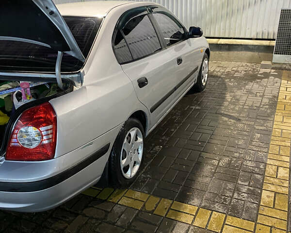 Сірий Хендай Елантра, об'ємом двигуна 1.98 л та пробігом 260 тис. км за 3100 $, фото 11 на Automoto.ua