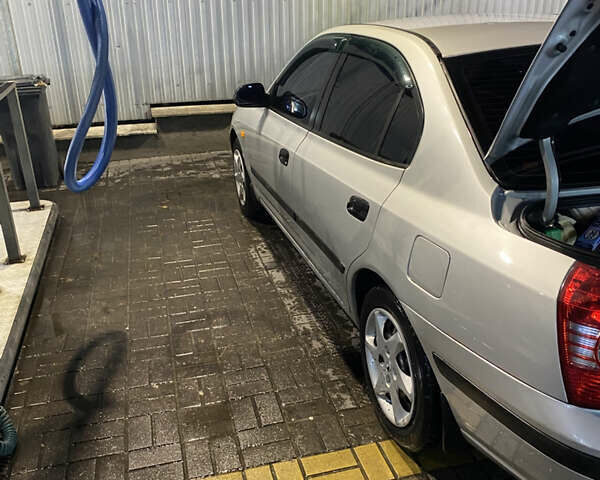 Сірий Хендай Елантра, об'ємом двигуна 1.98 л та пробігом 260 тис. км за 3100 $, фото 12 на Automoto.ua