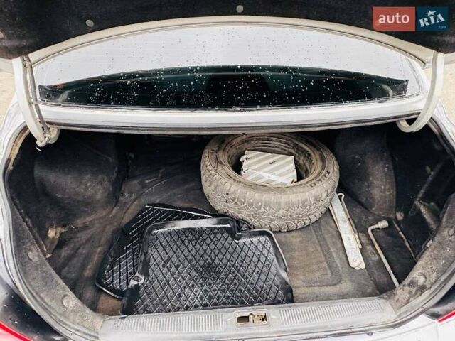 Хендай Элантра 2004 в Днепре (Днепропетровске) на Automoto.ua Серый Хендай Элантра, объемом двигателя 1.6 л и пробегом 500 тыс. км за 3800 $, фото 13 на Automoto.ua