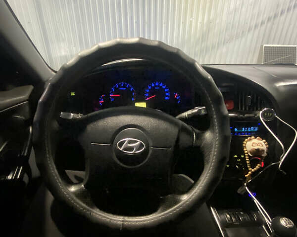 Сірий Хендай Елантра, об'ємом двигуна 1.98 л та пробігом 260 тис. км за 3100 $, фото 2 на Automoto.ua