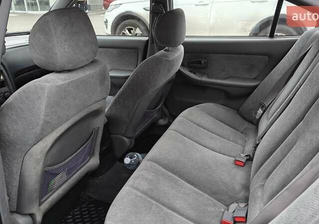 Сірий Хендай Елантра, об'ємом двигуна 2 л та пробігом 280 тис. км за 2500 $, фото 2 на Automoto.ua