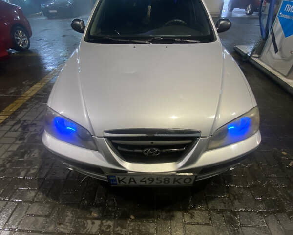 Сірий Хендай Елантра, об'ємом двигуна 1.98 л та пробігом 260 тис. км за 3100 $, фото 4 на Automoto.ua