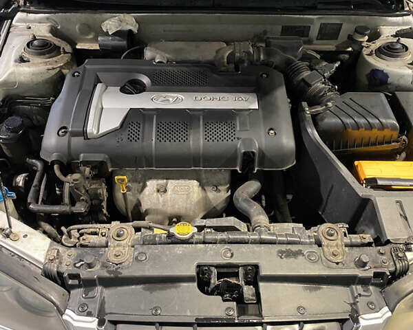 Сірий Хендай Елантра, об'ємом двигуна 1.98 л та пробігом 260 тис. км за 3100 $, фото 7 на Automoto.ua