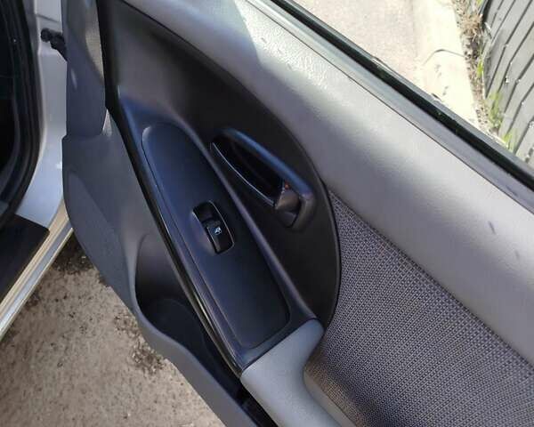 Сірий Хендай Елантра, об'ємом двигуна 1.6 л та пробігом 255 тис. км за 2500 $, фото 27 на Automoto.ua