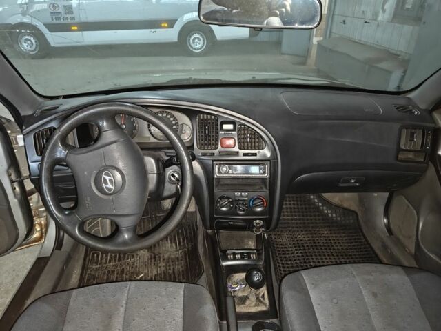 Серый Хендай Элантра, объемом двигателя 1.6 л и пробегом 853 тыс. км за 1790 $, фото 3 на Automoto.ua