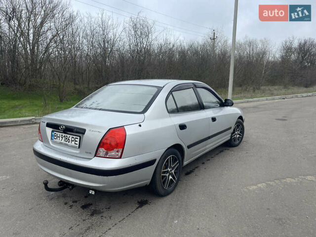 Серый Хендай Элантра, объемом двигателя 1.6 л и пробегом 249 тыс. км за 3400 $, фото 1 на Automoto.ua