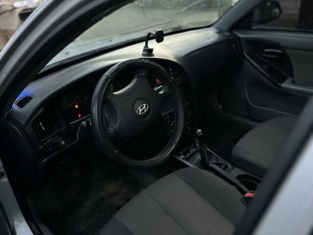 Хендай Элантра 2004 в Подольск (Котовск) на Automoto.ua Серый Хендай Элантра, объемом двигателя 1.6 л и пробегом 2 тыс. км за 2900 $, фото 6 на Automoto.ua