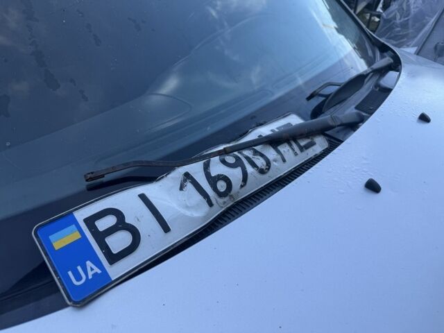 Серый Хендай Элантра, объемом двигателя 1.6 л и пробегом 200 тыс. км за 900 $, фото 3 на Automoto.ua