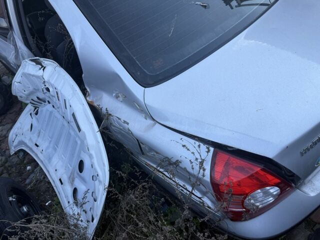 Серый Хендай Элантра, объемом двигателя 1.6 л и пробегом 200 тыс. км за 900 $, фото 7 на Automoto.ua