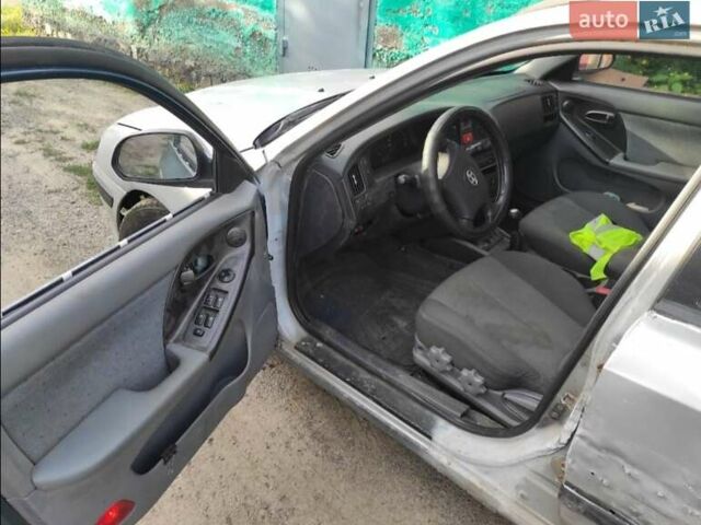 Сірий Хендай Елантра, об'ємом двигуна 1.6 л та пробігом 110 тис. км за 1100 $, фото 3 на Automoto.ua