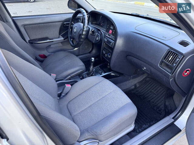 Серый Хендай Элантра, объемом двигателя 1.6 л и пробегом 250 тыс. км за 2800 $, фото 7 на Automoto.ua