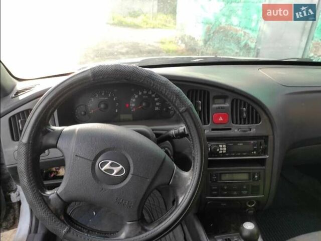Сірий Хендай Елантра, об'ємом двигуна 1.6 л та пробігом 110 тис. км за 1100 $, фото 4 на Automoto.ua
