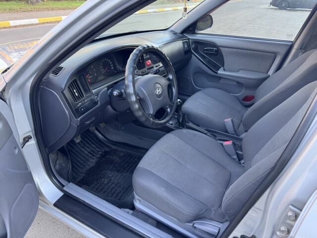 Серый Хендай Элантра, объемом двигателя 1.6 л и пробегом 250 тыс. км за 2800 $, фото 7 на Automoto.ua