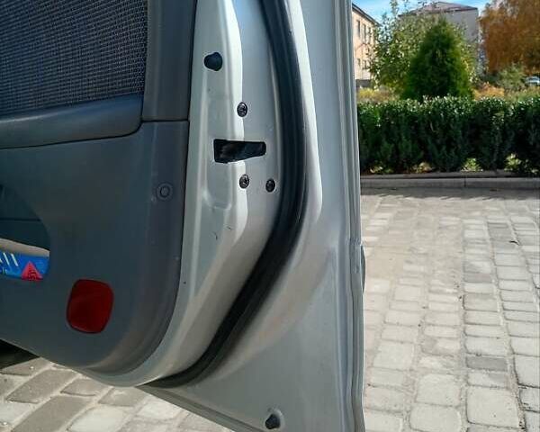 Серый Хендай Элантра, объемом двигателя 1.6 л и пробегом 221 тыс. км за 4100 $, фото 25 на Automoto.ua