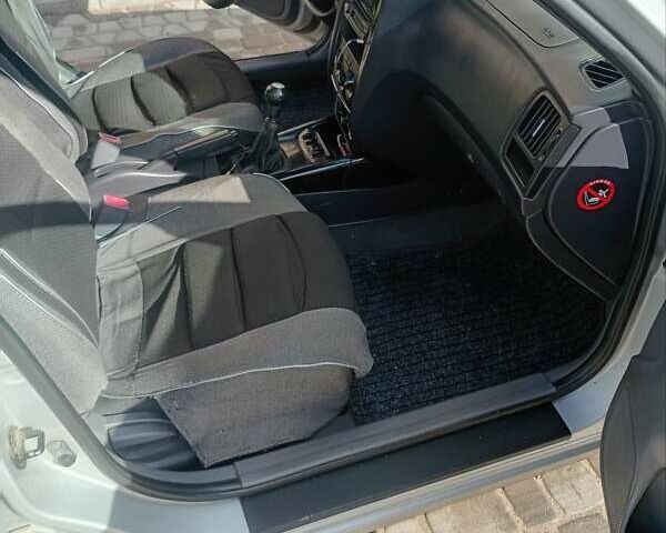 Серый Хендай Элантра, объемом двигателя 1.6 л и пробегом 221 тыс. км за 4100 $, фото 19 на Automoto.ua