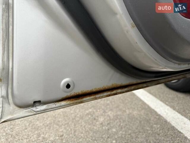 Сірий Хендай Елантра, об'ємом двигуна 1.6 л та пробігом 150 тис. км за 3800 $, фото 21 на Automoto.ua