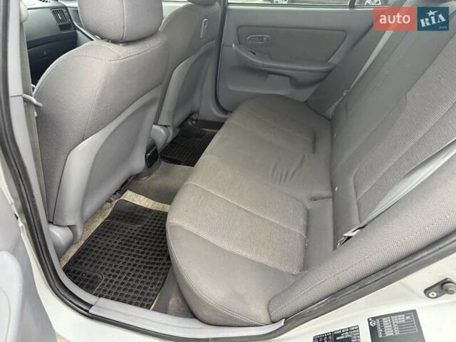 Сірий Хендай Елантра, об'ємом двигуна 1.6 л та пробігом 150 тис. км за 3800 $, фото 12 на Automoto.ua