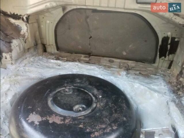 Сірий Хендай Елантра, об'ємом двигуна 1.6 л та пробігом 110 тис. км за 1100 $, фото 6 на Automoto.ua