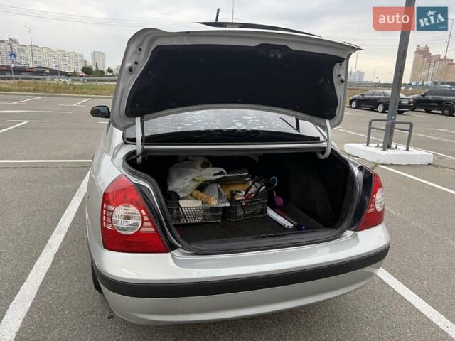 Сірий Хендай Елантра, об'ємом двигуна 1.6 л та пробігом 150 тис. км за 3800 $, фото 7 на Automoto.ua