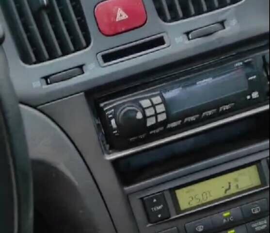 Серый Хендай Элантра, объемом двигателя 1.6 л и пробегом 480 тыс. км за 1400 $, фото 6 на Automoto.ua