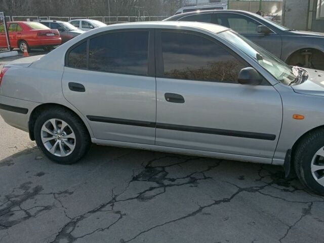 Сірий Хендай Елантра, об'ємом двигуна 1.6 л та пробігом 327 тис. км за 4000 $, фото 3 на Automoto.ua