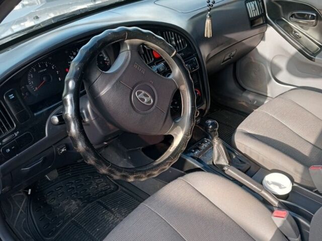 Сірий Хендай Елантра, об'ємом двигуна 1.6 л та пробігом 327 тис. км за 4000 $, фото 4 на Automoto.ua