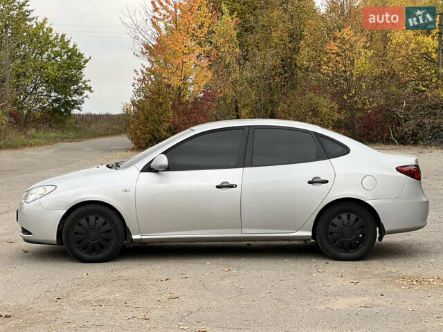 Сірий Хендай Елантра, об'ємом двигуна 1.6 л та пробігом 287 тис. км за 4600 $, фото 46 на Automoto.ua