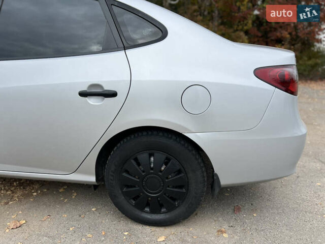 Сірий Хендай Елантра, об'ємом двигуна 1.6 л та пробігом 287 тис. км за 4600 $, фото 22 на Automoto.ua