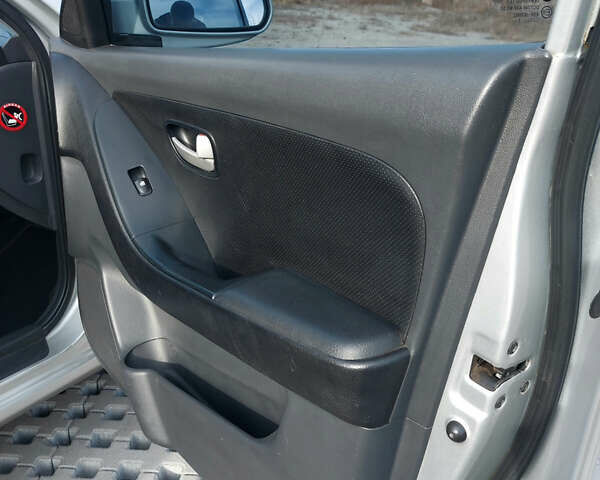 Сірий Хендай Елантра, об'ємом двигуна 1.6 л та пробігом 270 тис. км за 4750 $, фото 39 на Automoto.ua