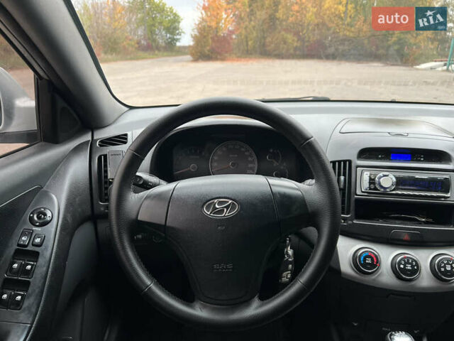 Сірий Хендай Елантра, об'ємом двигуна 1.6 л та пробігом 287 тис. км за 4600 $, фото 34 на Automoto.ua