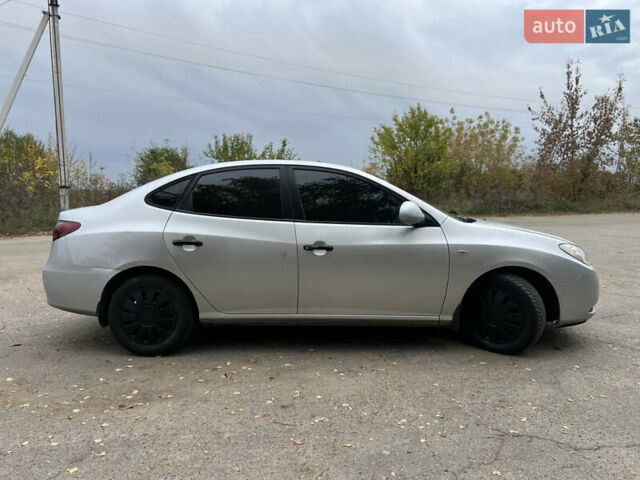 Сірий Хендай Елантра, об'ємом двигуна 1.6 л та пробігом 287 тис. км за 4600 $, фото 4 на Automoto.ua