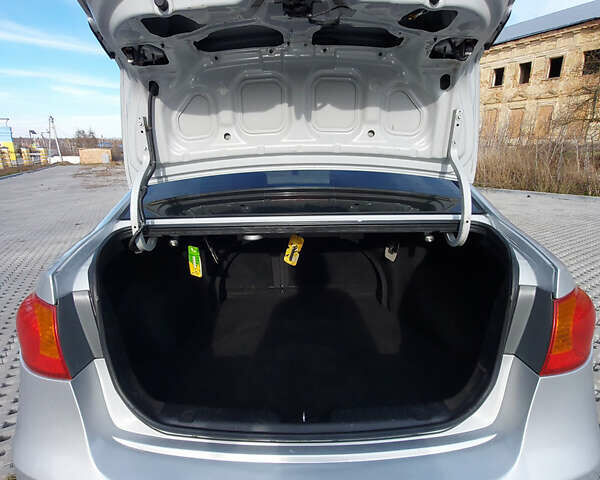 Сірий Хендай Елантра, об'ємом двигуна 1.6 л та пробігом 270 тис. км за 4750 $, фото 32 на Automoto.ua