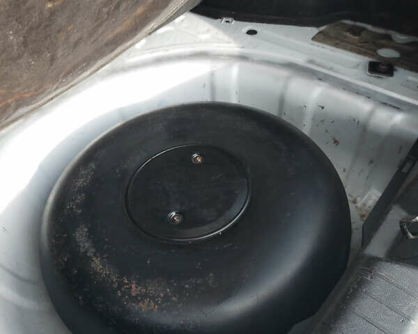 Сірий Хендай Елантра, об'ємом двигуна 1.6 л та пробігом 270 тис. км за 4750 $, фото 33 на Automoto.ua