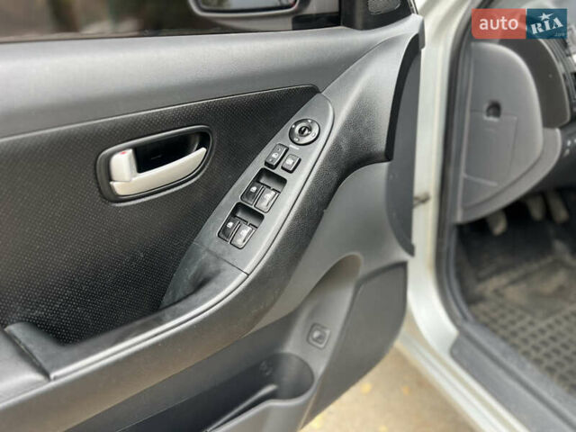 Сірий Хендай Елантра, об'ємом двигуна 1.6 л та пробігом 287 тис. км за 4600 $, фото 25 на Automoto.ua