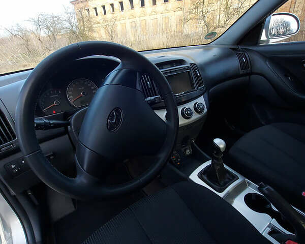 Сірий Хендай Елантра, об'ємом двигуна 1.6 л та пробігом 270 тис. км за 4750 $, фото 23 на Automoto.ua