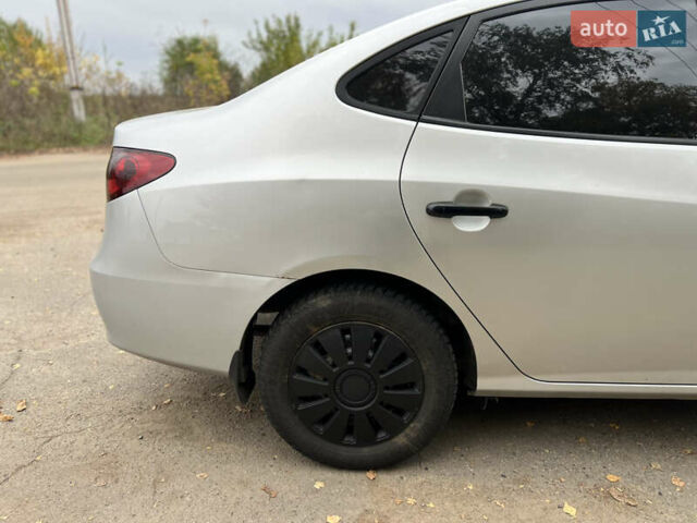 Сірий Хендай Елантра, об'ємом двигуна 1.6 л та пробігом 287 тис. км за 4600 $, фото 16 на Automoto.ua