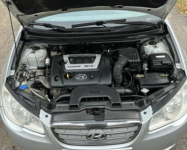 Сірий Хендай Елантра, об'ємом двигуна 1.6 л та пробігом 270 тис. км за 4750 $, фото 13 на Automoto.ua