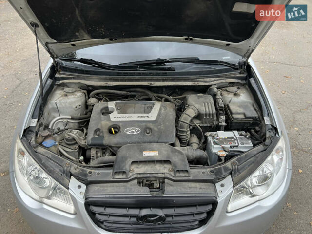 Сірий Хендай Елантра, об'ємом двигуна 1.6 л та пробігом 287 тис. км за 4600 $, фото 35 на Automoto.ua